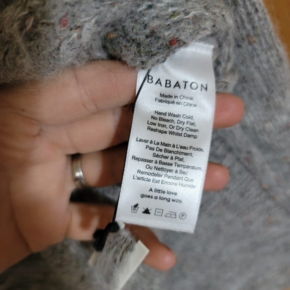 Aritzia Babaton Vneck Sweater - Picture 4 of 5